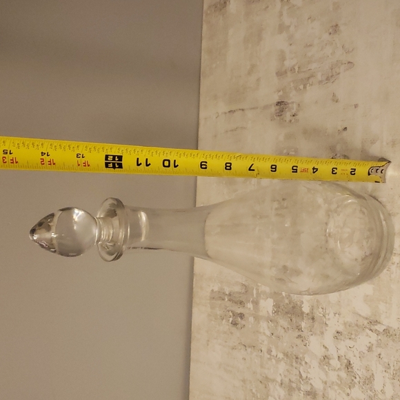 EUC Wine Decanter With Grapevine Etching - Picture 5 of 5